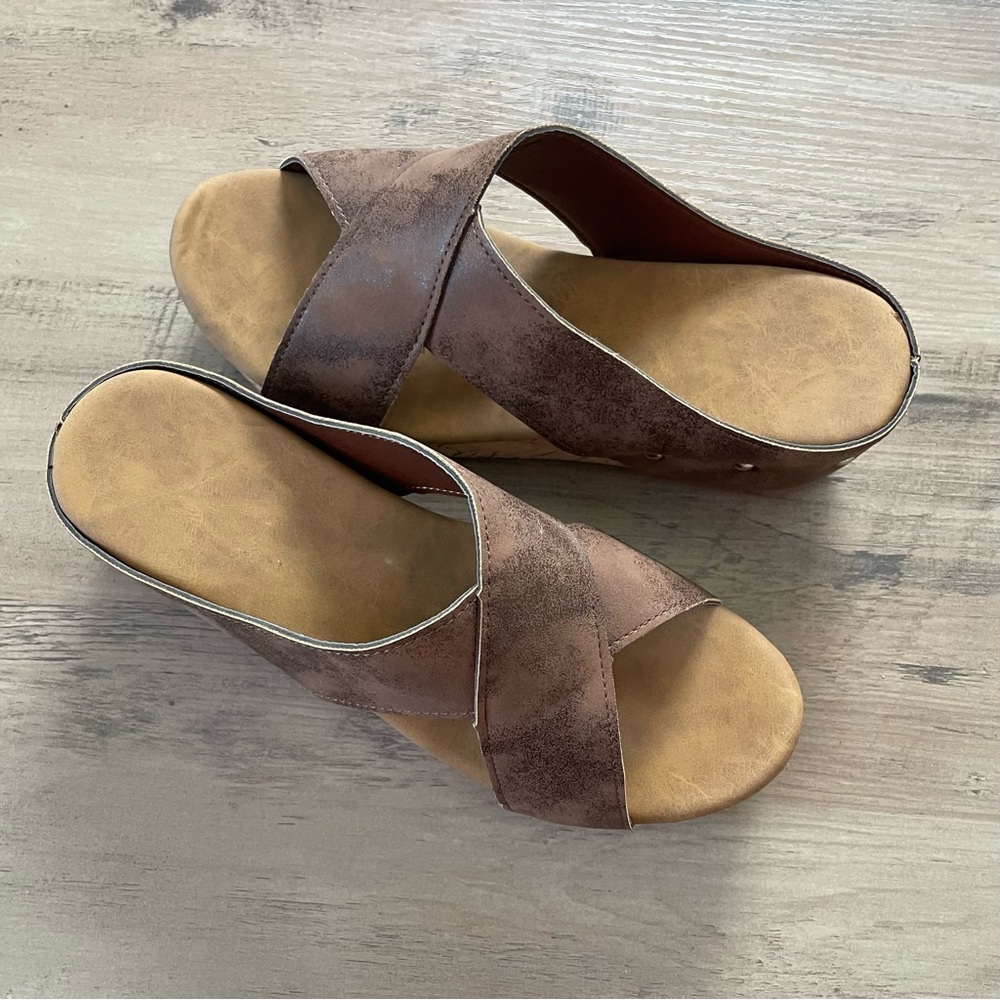New Platform Wedge Brown Faux Suede Leather Studded Sandals- Price Firm! - Picture 5 of 7